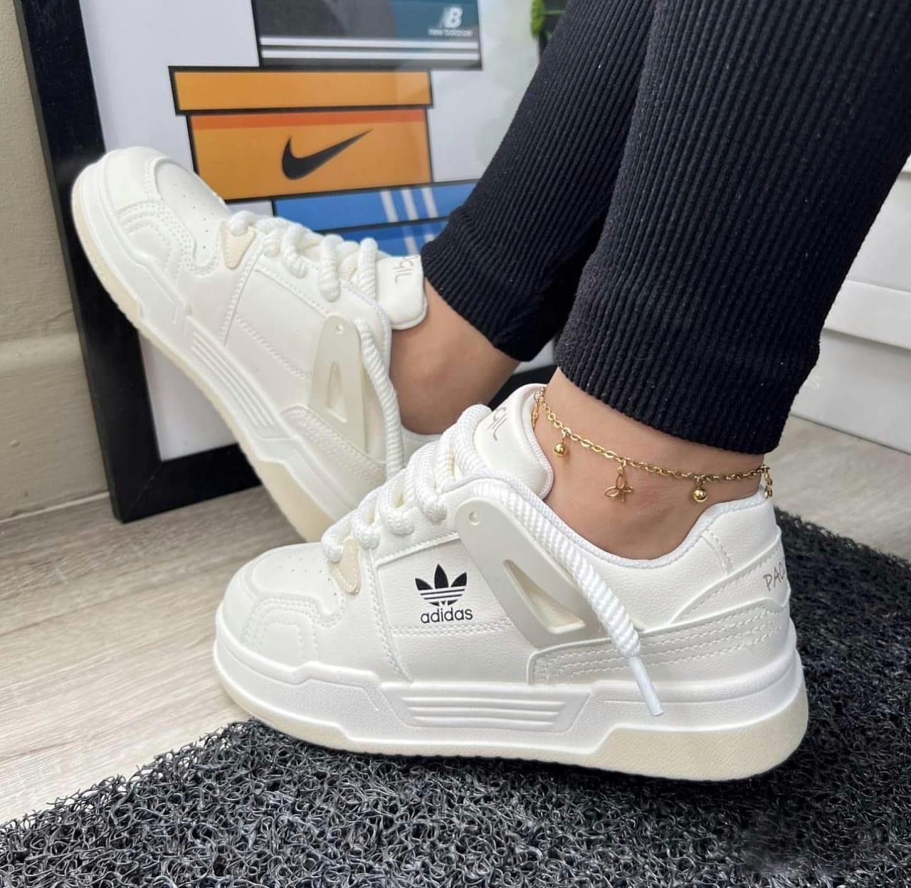 Tenis Adidas Pacogil Blancos Mujer | Estilo Urbano y Máxima Comodidad